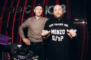 Alexandr Belonogov Instagram - Ох, уж эти Menzo DJ’s, дикие, но симпатичные, неистово отметили своё 13-летие в Профсоюзе

pictured by @kseny4erep 
@profsouz_bars
@menzodjs
@yastrogiy 
@4akiboy 
@stixx.lil 
@d_one_dj 
@gregmus1c 
#menzodjs #whothefuckaremenzodjs #АлександрАнатольевич 
🎙️🤓📡💻📻📺🇷🇺