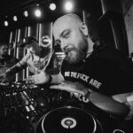 Alexandr Belonogov Instagram - Ох, уж эти Menzo DJ’s, дикие, но симпатичные, неистово отметили своё 13-летие в Профсоюзе pictured by @kseny4erep @profsouz_bars @menzodjs @yastrogiy @4akiboy @stixx.lil @d_one_dj @gregmus1c #menzodjs #whothefuckaremenzodjs #АлександрАнатольевич 🎙️🤓📡💻📻📺🇷🇺