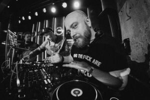 Alexandr Belonogov Instagram - Ох, уж эти Menzo DJ’s, дикие, но симпатичные, неистово отметили своё 13-летие в Профсоюзе

pictured by @kseny4erep 
@profsouz_bars
@menzodjs
@yastrogiy 
@4akiboy 
@stixx.lil 
@d_one_dj 
@gregmus1c 
#menzodjs #whothefuckaremenzodjs #АлександрАнатольевич 
🎙️🤓📡💻📻📺🇷🇺