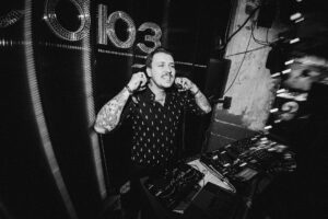 Alexandr Belonogov Instagram - Ох, уж эти Menzo DJ’s, дикие, но симпатичные, неистово отметили своё 13-летие в Профсоюзе

pictured by @kseny4erep 
@profsouz_bars
@menzodjs
@yastrogiy 
@4akiboy 
@stixx.lil 
@d_one_dj 
@gregmus1c 
#menzodjs #whothefuckaremenzodjs #АлександрАнатольевич 
🎙️🤓📡💻📻📺🇷🇺