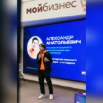 Alexandr Belonogov Instagram - Подружились с командой «Фабрики креативных медиа» в городе Мурманске. Вот как это было, часть 1: «В погоне объять необъятное, быть быстрее, быть громче, СМИ зачастую совсем забывают о качестве, превращая контент в информационный шум. И тут важно задумываться о последствиях такой деятельности. Задуматься не столько о контенте, сколько о том, как он отразится на аудитории и её последующих действиях. Ведь аудитория - это не только какой-то умный термин, это ведь реальные люди. Это наши друзья, близкие, дети. Это, в конце концов, и мы сами». продолжение следует… #АлександрАнатольевич 🎙️🤓📡💻📻📺🇷🇺