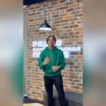 Alexandr Belonogov Instagram - Видео: ди-джей Грув в студии! Фото: однажды в эфире @radio.kp встретились Евгений Анатолич, Михал Михалыч и Александр Анатолич. По этой ссылке идите и смотрите: в гостях у «Настоящего Хит-Парада» Dj Groove. https://youtu.be/Dw04xGC-QKc?si=kaasQ975XeA8wEZp (ссылка в stories) @djgrooverussia @audioschool #АлександрАнатольевич 🎙️🤓📡💻📻📺🇷🇺