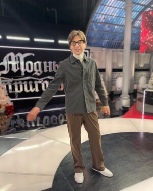 Alexandr Belonogov Instagram - Стартовало голосование на сайте Первого в программе «Модный приговор». 

Поддержать мою кандидатуру можно по ссылке: https://www.1tv.ru/shows/modnyy-prigovor/golosovanie-za-sudey-proekta
(Активная ссылка в stories).

@modniy.tv 
#АлександрАнатольевич 
🎙️🤓📡💻📻📺🇷🇺