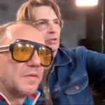 Alexandr Belonogov Instagram - Рыбы и Драконы по гороскопам - Миша и Саша - на съёмках юбилейных программ про MTV. Кто угадает песенку, которую я попытался напеть, тот молодец и настоящий фанат Beavis & Butt-Head. @mikhail_grebenshchikov #АлександрАнатольевич 🎙️🤓📡💻📻📺🇷🇺