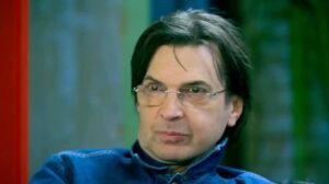 Alexandr Belonogov Instagram - Post scriptum: вся трилогия в честь 25-летия канала MTV Россия даёт развёрнутый ответ на вопрос «что такое MTV?» Раньше (да и сейчас) многие нам задавали этот вопрос, а мы отвечали словом и делом, как могли. 

Вот проверенный временем ответ в двух частях: часть 1 - 1998, часть 2 - 2023. 

С этими ребятами можно и не соглашаться, но не верить нельзя, они знают точно 😎🤓

Если есть комментарии или дополнения, пишите. Если нет - кивните, подмигните, да просто улыбнитесь. 

ВСЕМ - спасибо 🙏 

#АлександрАнатольевич 
🎙️🤓📡💻📻📺🇷🇺