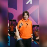 Alexandr Belonogov Instagram - Подружились с командой «Фабрики креативных медиа» в городе Мурманске. Вот как это было, часть 1: «В погоне объять необъятное, быть быстрее, быть громче, СМИ зачастую совсем забывают о качестве, превращая контент в информационный шум. И тут важно задумываться о последствиях такой деятельности. Задуматься не столько о контенте, сколько о том, как он отразится на аудитории и её последующих действиях. Ведь аудитория - это не только какой-то умный термин, это ведь реальные люди. Это наши друзья, близкие, дети. Это, в конце концов, и мы сами». продолжение следует… #АлександрАнатольевич 🎙️🤓📡💻📻📺🇷🇺