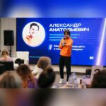 Alexandr Belonogov Instagram - Подружились с командой «Фабрики креативных медиа» в городе Мурманске. Вот как это было, часть 1: «В погоне объять необъятное, быть быстрее, быть громче, СМИ зачастую совсем забывают о качестве, превращая контент в информационный шум. И тут важно задумываться о последствиях такой деятельности. Задуматься не столько о контенте, сколько о том, как он отразится на аудитории и её последующих действиях. Ведь аудитория - это не только какой-то умный термин, это ведь реальные люди. Это наши друзья, близкие, дети. Это, в конце концов, и мы сами». продолжение следует… #АлександрАнатольевич 🎙️🤓📡💻📻📺🇷🇺