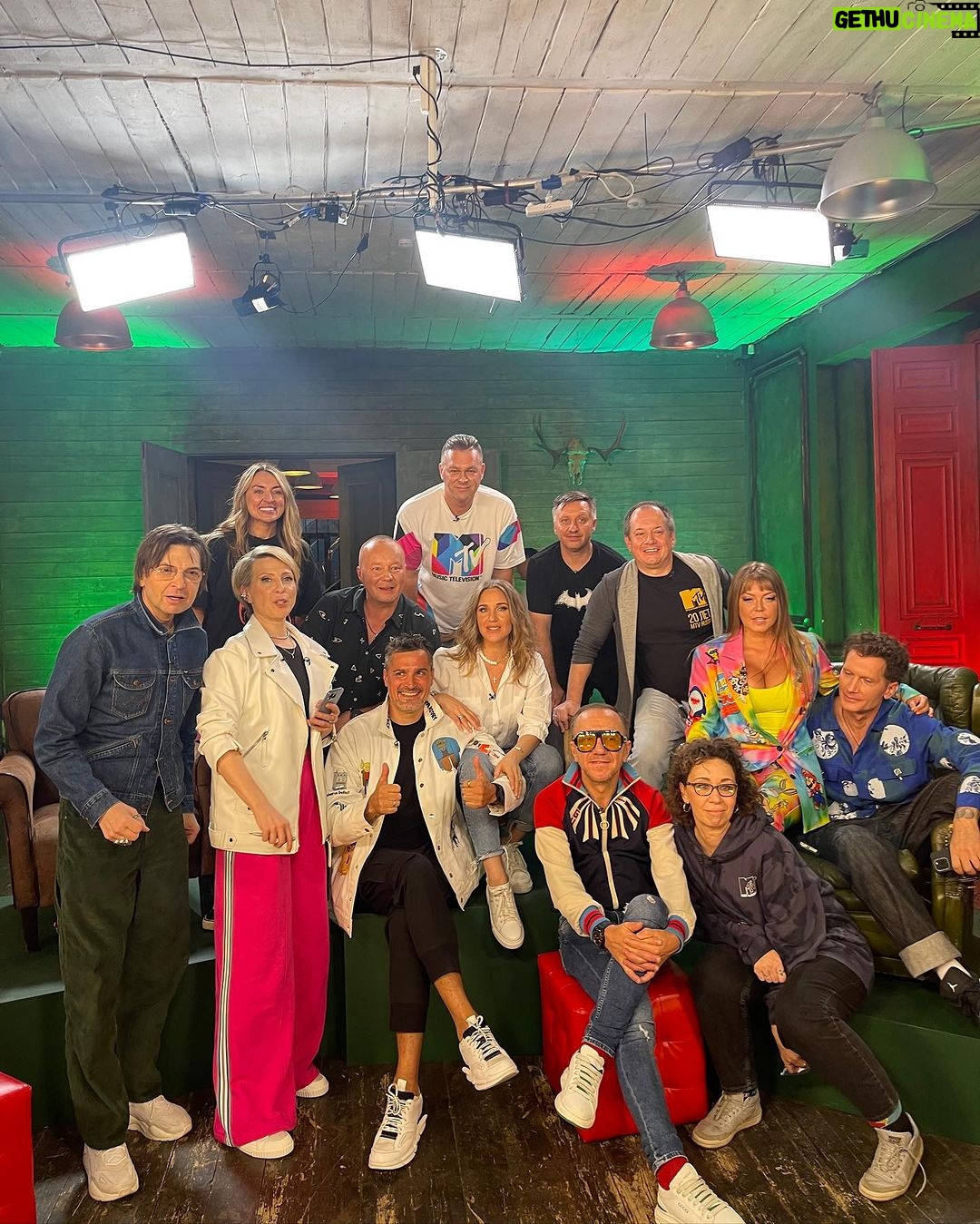 Alexandr Belonogov Instagram - К 25-летию MTV Россия кое-что снимали. Часть 2. #АлександрАнатольевич 🎙️🤓📡💻📻📺🇷🇺 @alisaboha @ypashkoff @bogomolovmikhail @yana_chu @juliakovalchuk @sheksheyev @ilya_bachurin @mikhail_grebenshchikov @pochepa @mashatryndyakina