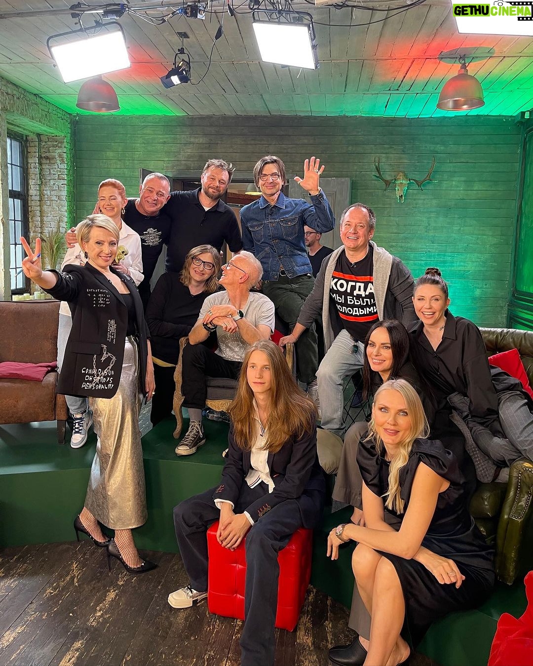 Alexandr Belonogov Instagram - К 25-летию MTV Россия кое-что снимали. Часть 1. #АлександрАнатольевич 🎙️🤓📡💻📻📺🇷🇺 @yana_chu @strelkiofficial @juzeppe_junior @lenakatina @andreychibis @chouchoukapu @sheksheyev @kolbaskin @deniskhoreshko @svetlanagera @margo_strelki @kattstrelka