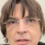 Alexandr Belonogov Instagram - «Учитель должен быть артист, художник, горячо влюблённый в своё дело». Антон Павлович Чехов. Спасибо @anastasia.lingvo за публикацию этой цитаты 📚 Весёлых каникул, @bdinstitute #АлександрАнатольевич 🎙️🤓📡💻📻📺🇷🇺 Институт бизнеса и дизайна