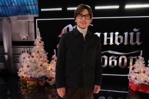 Alexandr Belonogov Instagram - Внимание! Смотрите новый выпуск «Модного приговора» с моим участием. Скоро голосование на роль Судьи и Защитника - не пропустите! 

@modniy.tv 
#АлександрАнатольевич 
🎙️🤓📡💻📻📺🇷🇺