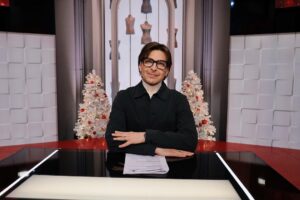Alexandr Belonogov Instagram - Внимание! Смотрите новый выпуск «Модного приговора» с моим участием. Скоро голосование на роль Судьи и Защитника - не пропустите! 

@modniy.tv 
#АлександрАнатольевич 
🎙️🤓📡💻📻📺🇷🇺
