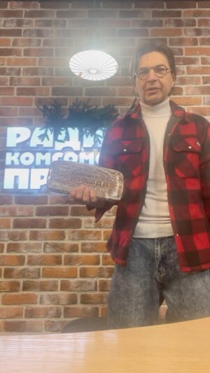 Alexandr Belonogov Instagram - Радостно, коллеги, спасибо 🙏 Хорошо, что пока только пряники, а там и… посмотрим ❄️🎄🕺🏻#АлександрАнатольевич 
🎙️🤓📡💻📻📺🇷🇺