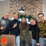 Alexandr Belonogov Instagram - Ермак покоряет! Про Сибирь и великого казачьего атамана по имени Ермак Тимофеевич вы и сами прочитаете в правильных книгах. А мы постараемся познакомить вас ближе с группой «Ермак!» и их творчеством. Эти ребята покоряют сердца аудитории в радиоэфирах и на своих выступлениях. Смотрите и слушайте здесь: https://youtu.be/cq-XcVncZTU?si=1lIRRIqG9iPUxTm9 @ermakband @radio.kp #АлександрАнатольевич 🎙️🤓📡💻📻📺🇷🇺