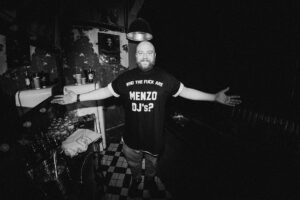 Alexandr Belonogov Instagram - Ох, уж эти Menzo DJ’s, дикие, но симпатичные, неистово отметили своё 13-летие в Профсоюзе

pictured by @kseny4erep 
@profsouz_bars
@menzodjs
@yastrogiy 
@4akiboy 
@stixx.lil 
@d_one_dj 
@gregmus1c 
#menzodjs #whothefuckaremenzodjs #АлександрАнатольевич 
🎙️🤓📡💻📻📺🇷🇺
