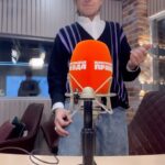 Alexandr Belonogov Instagram - В нашей прекрасной студии хорошо и в эфире (суббота 09:00, воскресенье 20:00) и за эфиром! Слушайте и смотрите нас здесь: https://youtube.com/@truechart @radio.kp #АлександрАнатольевич 🎙️🤓📡💻📻📺🇷🇺