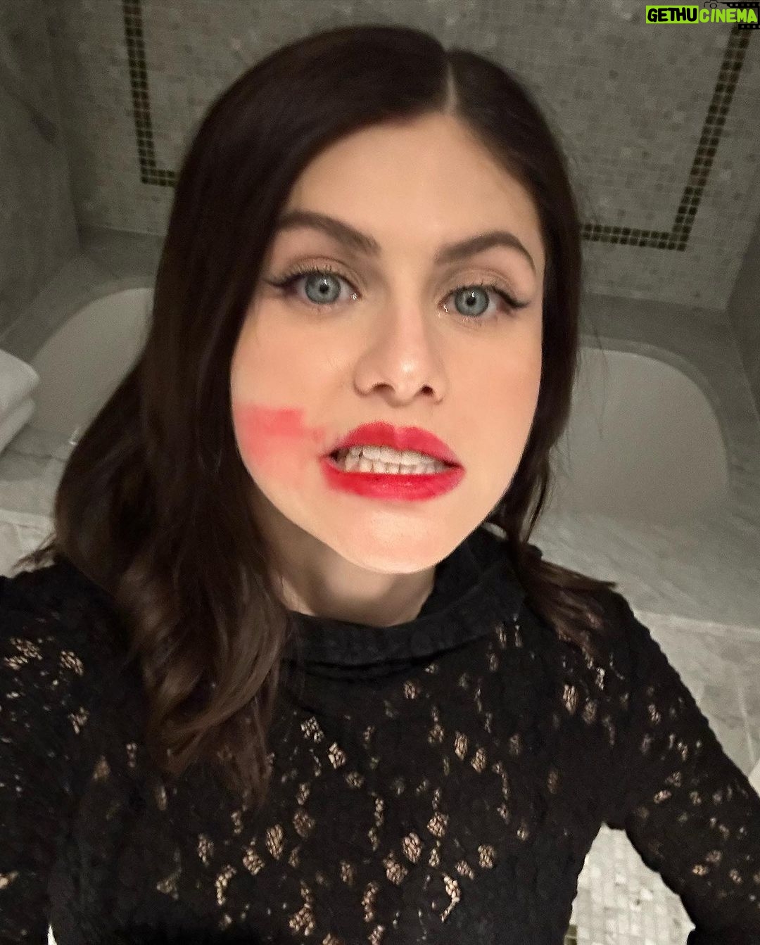 Alexandra Daddario Instagram - Glam! @jacobrozenberg @cgonzalezbeauty