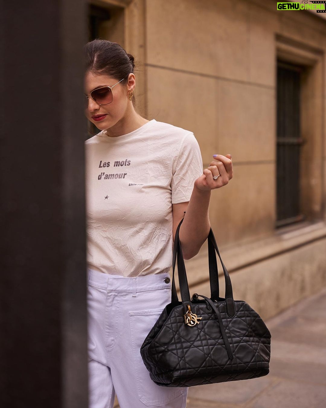 Alexandra Daddario Instagram - @dior handbags are my must have accessory. I’m going to need a bigger closet and more places to go!! @dior ❤️