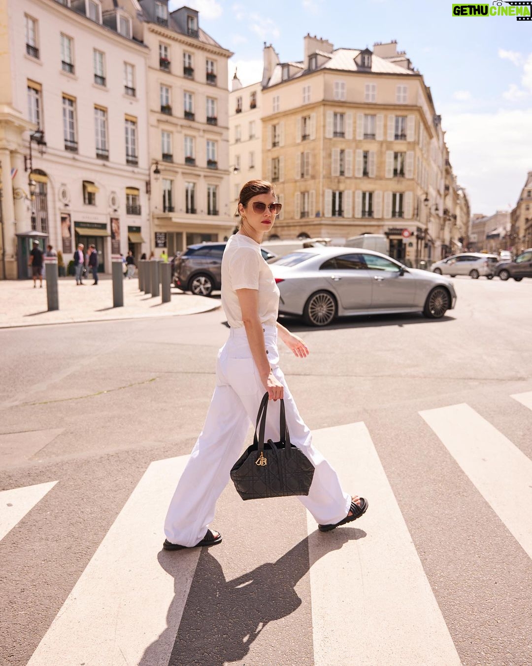 Alexandra Daddario Instagram - @dior handbags are my must have accessory. I’m going to need a bigger closet and more places to go!! @dior ❤️