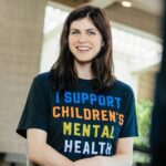 Alexandra Daddario Instagram - I’m helping to break stigmas along with @OnOurSleevesOfficial The Movement For Children’s Mental Health. Join me live tomorrow at 9am Pacific Time (12pm Eastern Time) as I talk with Dr. Ariana Hoet about the importance of children’s mental health and the free resources On Our Sleeves provides to all U.S. communities. If you want to match me in this great t-shirt, you can become a monthly On Our Sleeves donor like my husband and I are. See you tomorrow for the live chat!