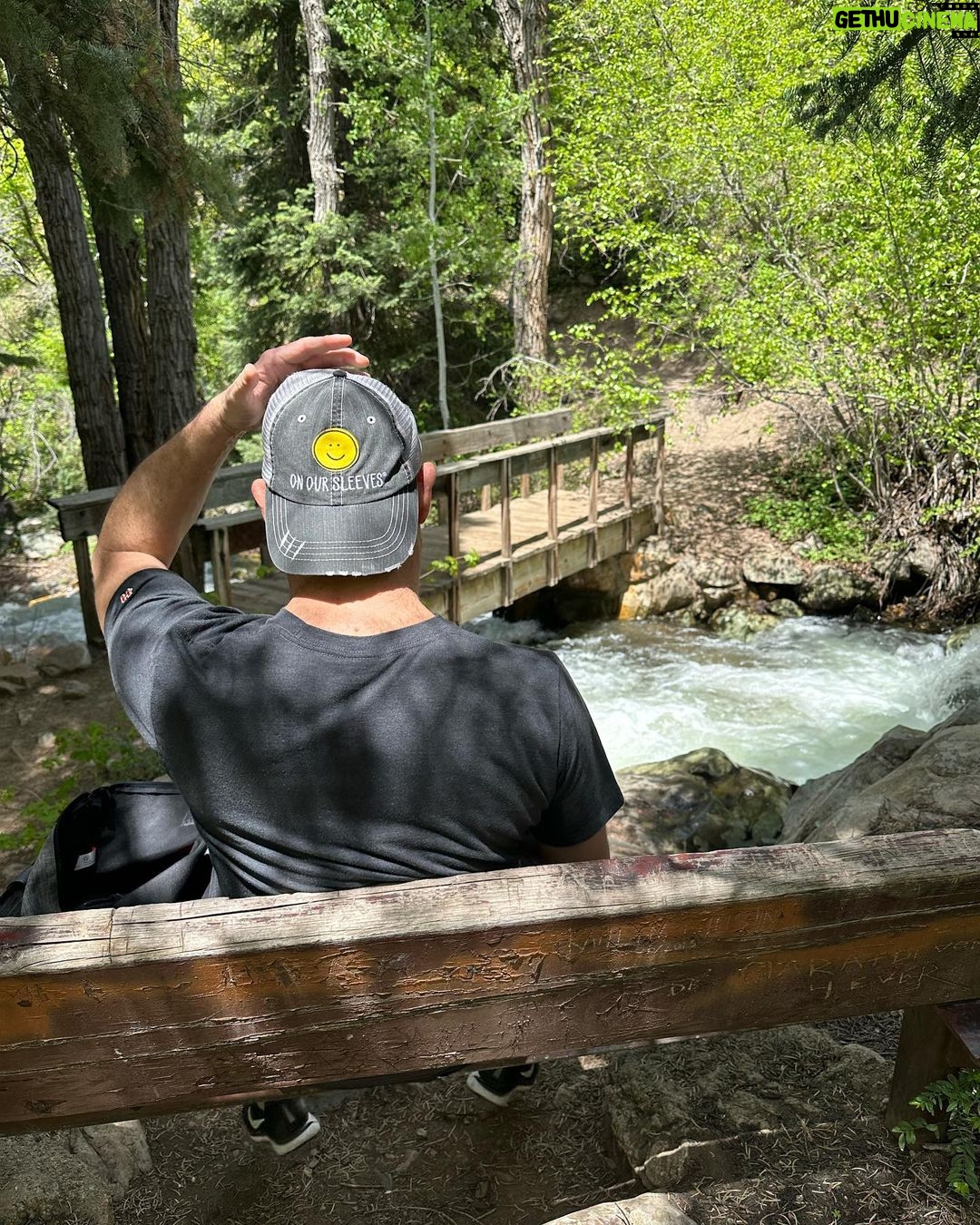 Alexandra Daddario Instagram - Took @joelgoldma1999 to the mountains!! Happy birthday @iamscottwolf!!!