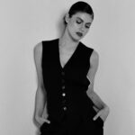 Alexandra Daddario Instagram - DIOR suit of my dreams 😴😘 @bobbyeliot @lotstar #DareinGrisDior #DareLaCollectionPrivee @Dior @DiorBeauty