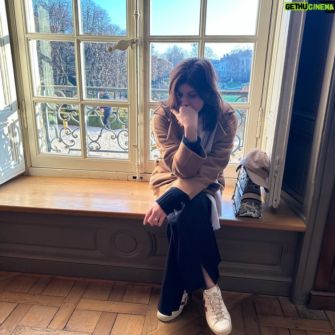 Alexandra Daddario Instagram - Rodin, Allie, Eiffel Tower. Jet lag not shown