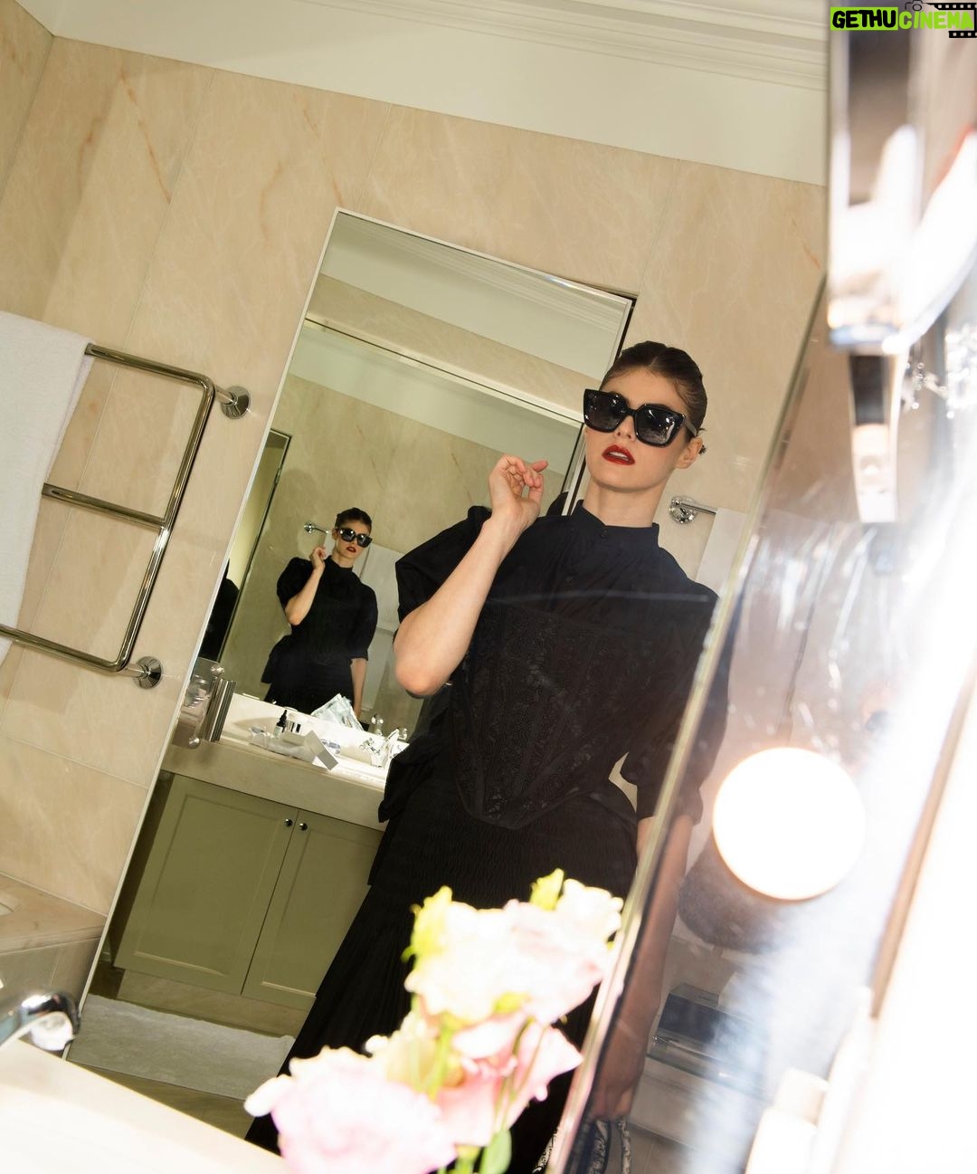 Alexandra Daddario Instagram - @dior en Paris. Mon cœur! J’adore! 📸 @jasonlloydevans