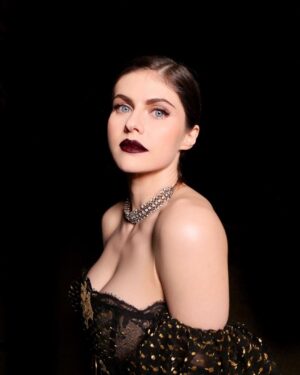 Alexandra Daddario Instagram - Mayfair Witches 
📸 💇🏻‍♀️ @bobbyeliot 
💄 @lotstar 
👗 @dior @emmajademorrison