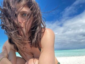 Alexandra Daddario Instagram - Beach hair