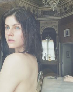 Alexandra Daddario Instagram - Chopin 🎶