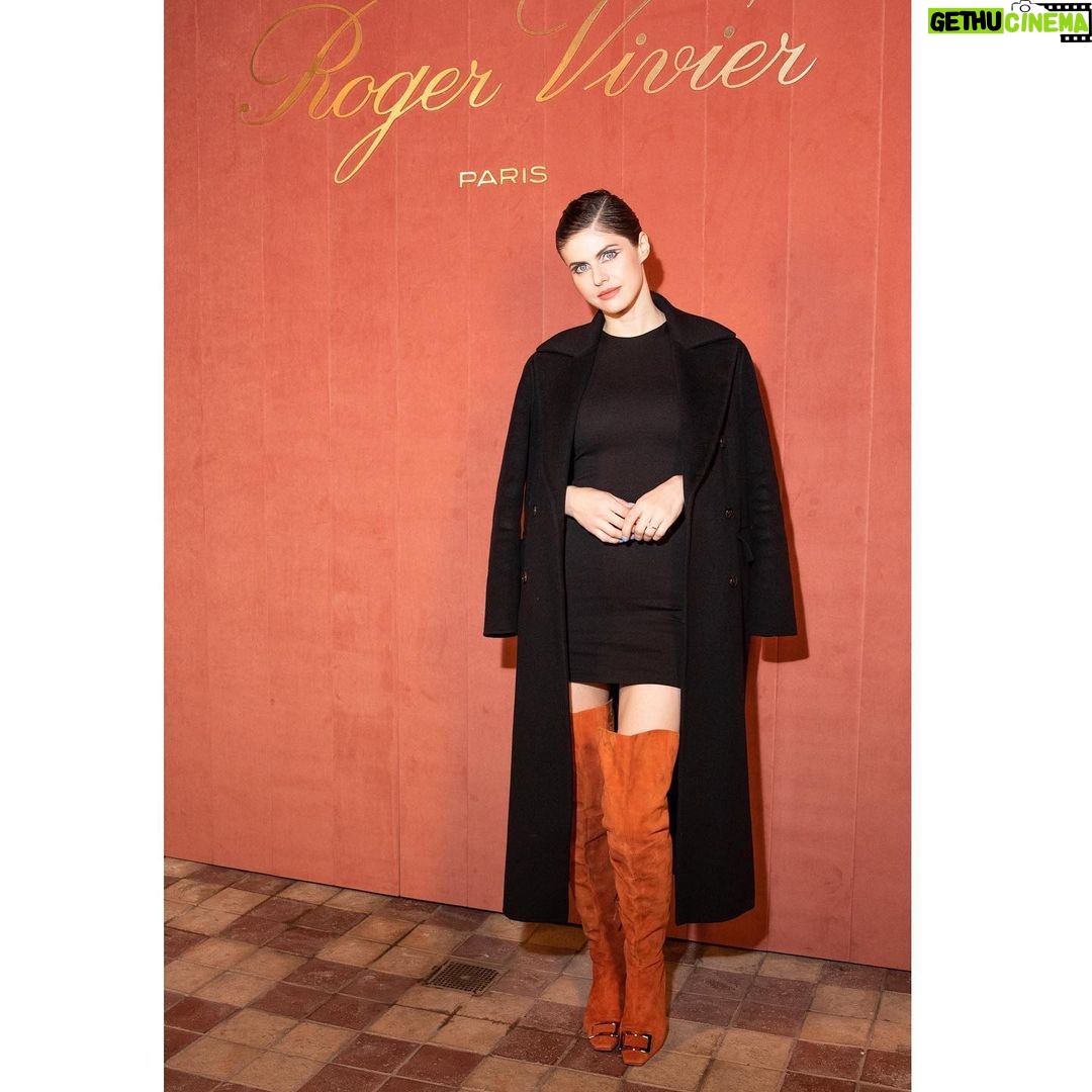 Alexandra Daddario Instagram - @rogervivier the best dinner with best people Thank you @laurabrown99 @lauradern @gherardofelloni