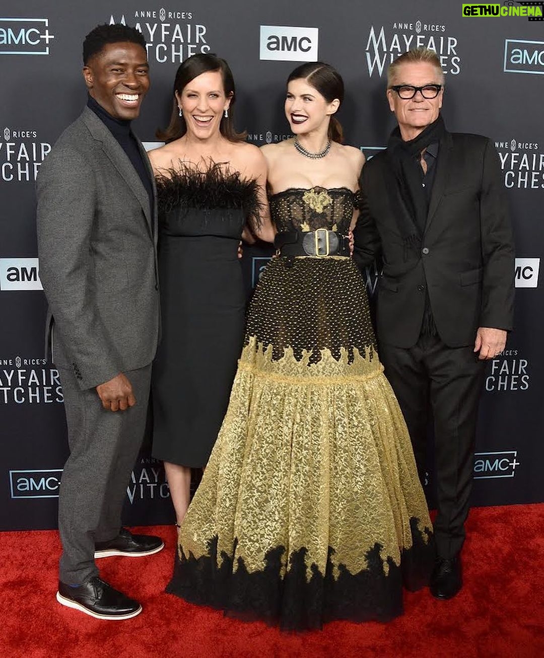 Alexandra Daddario Instagram - Premiere 💫 I can’t wait for y’all to see the show on January 8th!