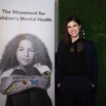 Alexandra Daddario Instagram – @onoursleevesofficial On Our Sleeves is the national movement to break stigmas around children’s mental health. Their mission is to provide free mental health educational resources to every community in America to educate families and empower advocates. They also support access to services by connecting families to trusted local resources. 
1 in 5 children is living with a mental health disorder and 50% of lifetime mental health disorders present before the age of 14. And because children don’t wear their thoughts on their sleeves, we need to give them a voice.

The resources @onoursleevesofficial provide are incredible- let’s spread the word! Thank you @davidarquette, @johnkasich, @joelgoldma1999, @davidarchie @arianahoetphd  @onoursleevesofficial @divinemissm21 and everyone who came last night- please spread the word about this amazing organization and if you are looking for resources, link is in bio!