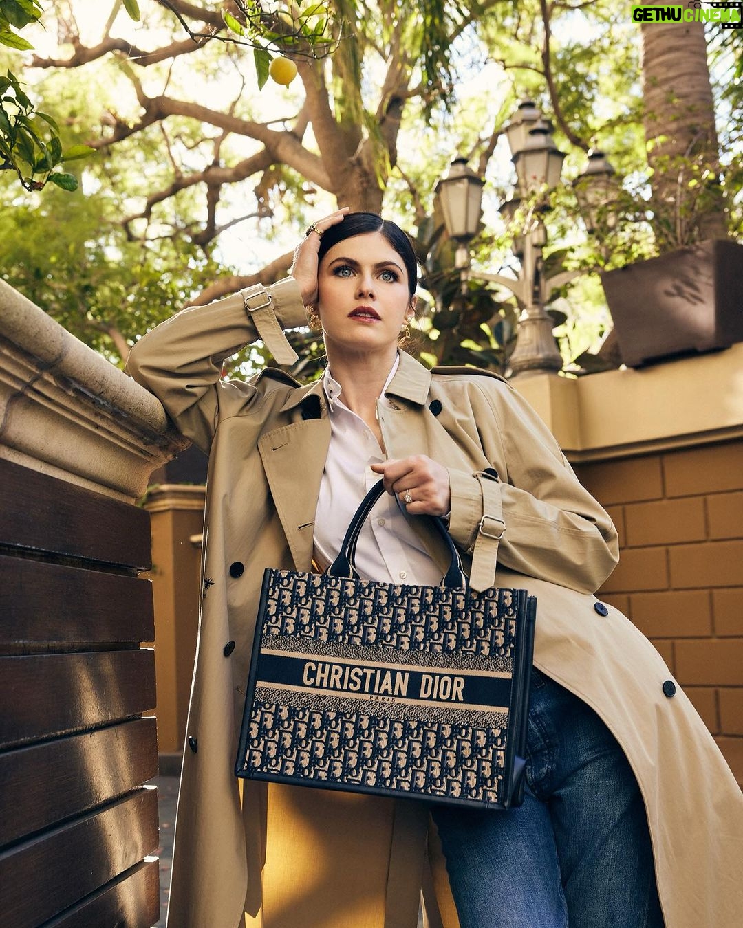 Alexandra Daddario Instagram - @dior @diorbeauty The #diorbooktote is my favorite bag I own! 💼 ⭐️ ❤️