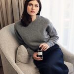 Alexandra Daddario Instagram - New Look is a style and state of mind. 📸 @samidrasin @diorbeauty @diorbeautylovers @dior #DiorLaCollectionPrivee