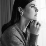 Alexandra Daddario Instagram - New Look is a style and state of mind. 📸 @samidrasin @diorbeauty @diorbeautylovers @dior #DiorLaCollectionPrivee