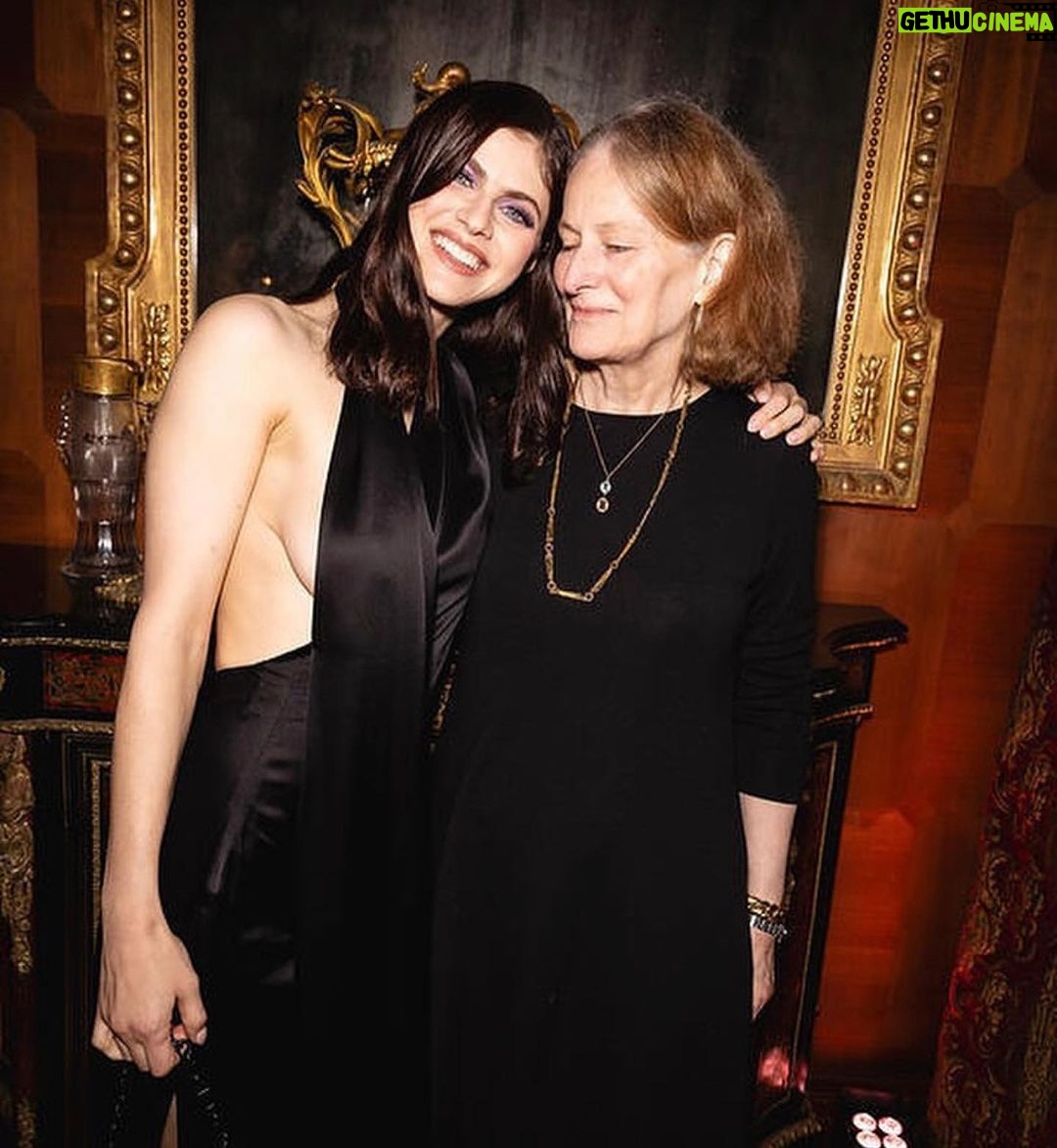 Alexandra Daddario Instagram - On our way out the door to the @rogervivier dinner, my mom said “I think you have too much side boob,” and I told her “no I don’t mom, it’s totally covered.” Thank you @kiernanshipka @laurabrown99 @gherardofelloni for such a fun night!!!