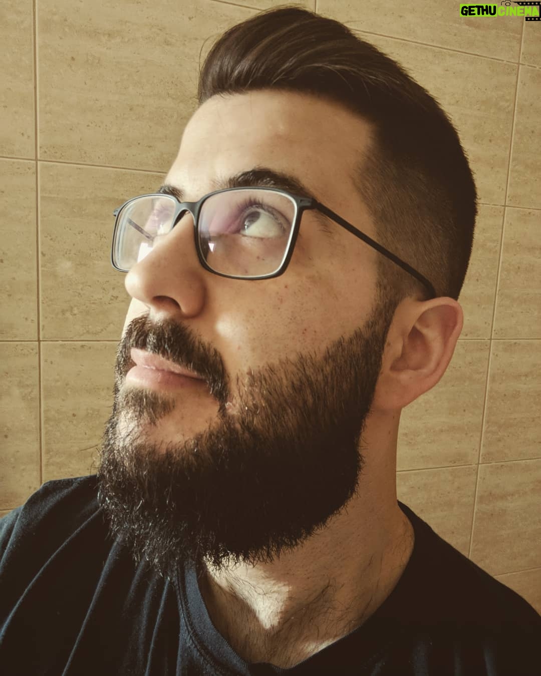 Alexelcapo - 28.6K Likes - Parezco una persona de nuevo tras el arreglo de pelo y barba