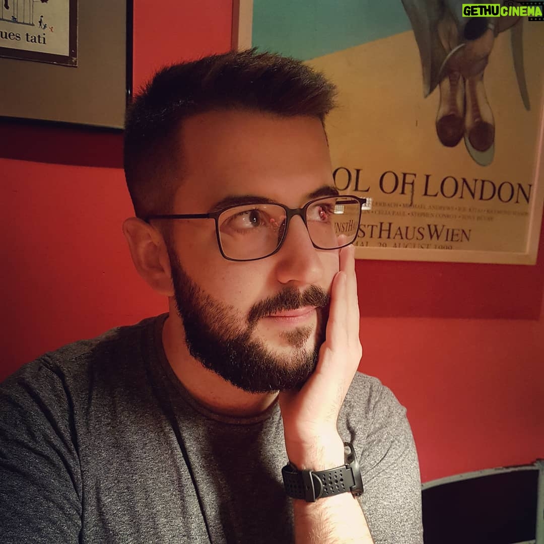 Alexelcapo Instagram - Por fin encuentro una barberia donde me han dejado exactamente como quería. Mil gracias @alvinastyle 😀😀