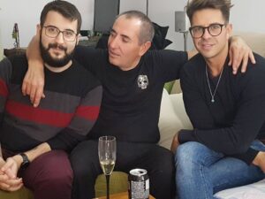 Alexelcapo Instagram - Con mi padre y mi hermano. Me abstendré de hacer bromas sobre el tamaño de mi cabeza en relación al resto de mi persona. Buenos días.