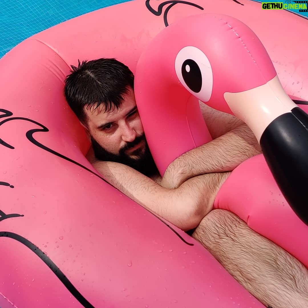 Alexelcapo - 52.6K Likes - Soldado alemán probando un prototipo de tanque anfibio. Colorized 1943