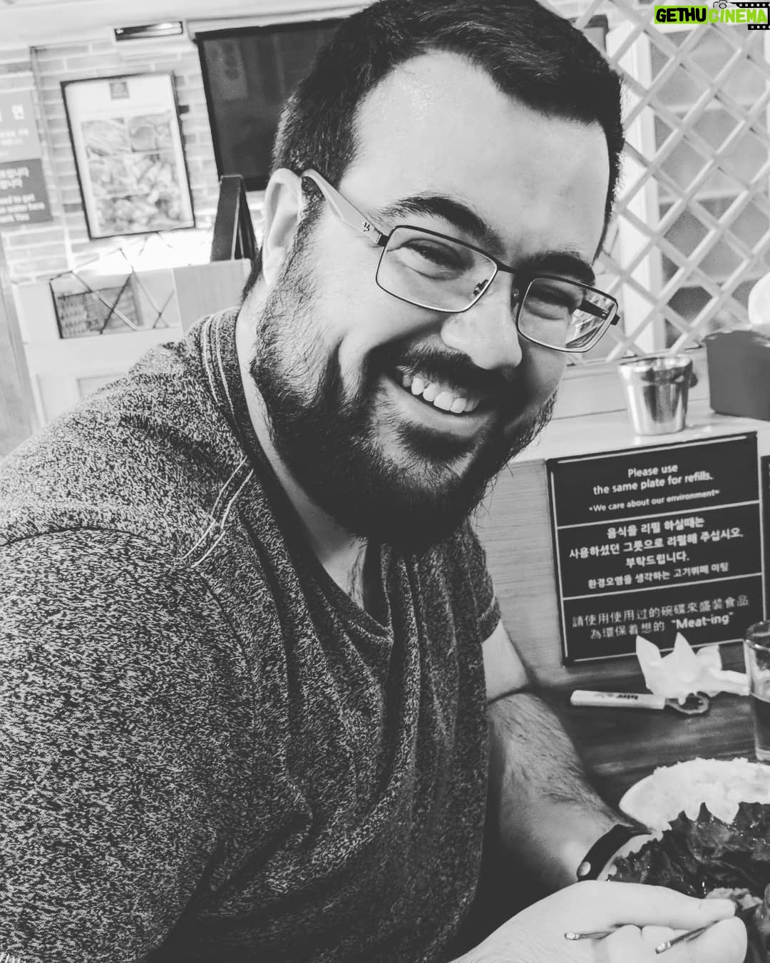 Alexelcapo - 34.9K Likes - Soldado americano celebrando el final de la guerra de Corea. Circa 1953
