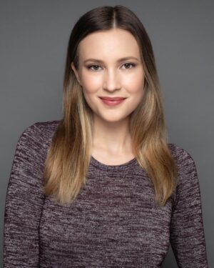 Alexia Fast Instagram - Smiles. @kenchengphotography