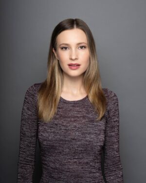 Alexia Fast Instagram - Smiles. @kenchengphotography