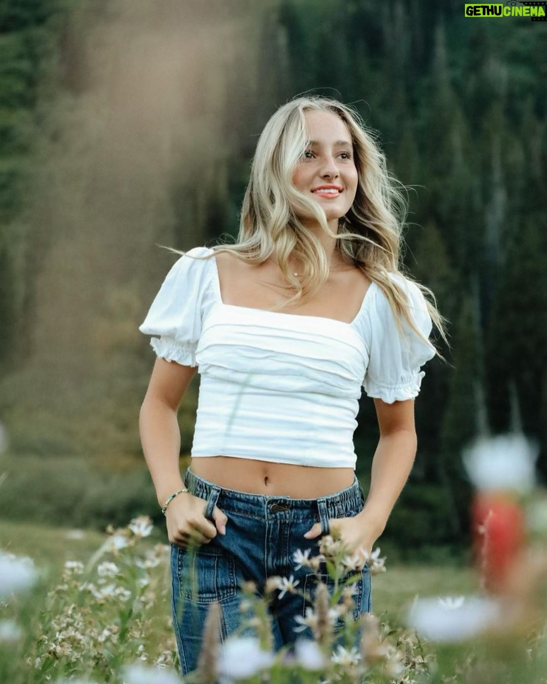 Alexus Oladi Instagram - 🍃. 🍃 📷: @ashlynharrop.photography