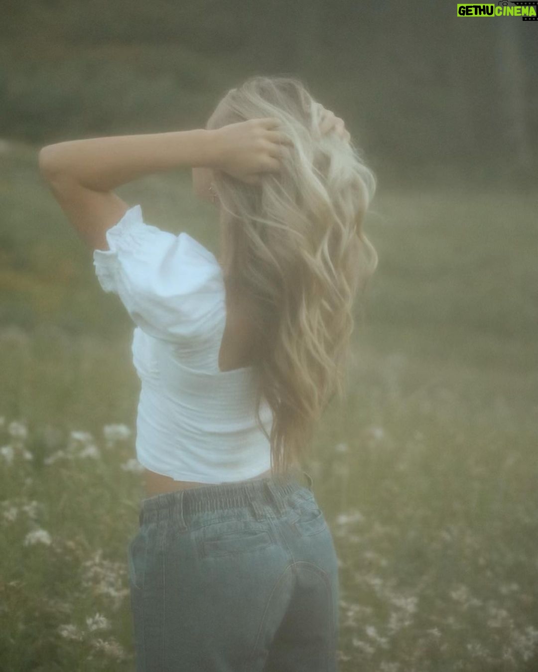 Alexus Oladi Instagram - 🍃. 🍃 📷: @ashlynharrop.photography