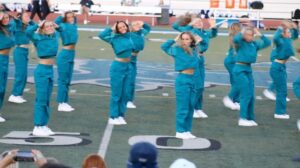 Alexus Oladi Instagram - Game Days 🏈 Choreo: @jayleehoo @evi_hartvigsen