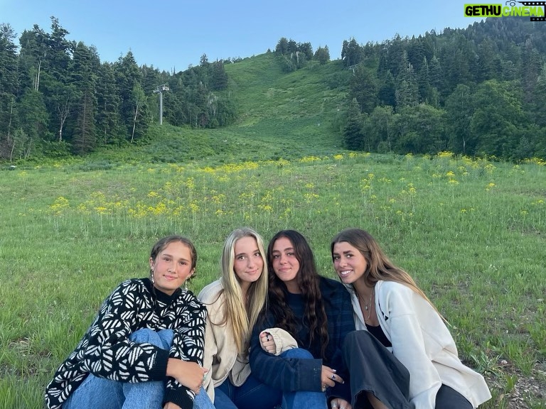 Alexus Oladi Instagram - lil picnic 🐝 Snow Basin Mountain