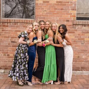 Alexus Oladi Instagram - prom with the best!! @afiefia